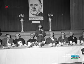 002 - Orateur au banquet
