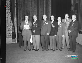 005 - Groupe d'hommes