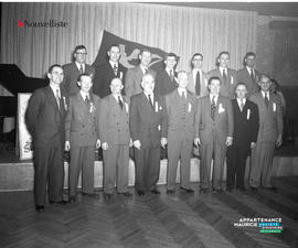 001 - Groupe d'hommes