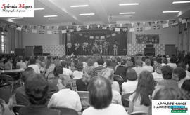 Groupe de musique sur une scène