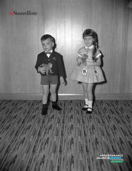 018 - Deux enfants mannequins