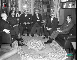 007 - Groupe d'hommes