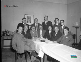 001 - Groupe d'hommes