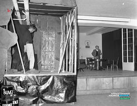 001 - Pièce de théâtre