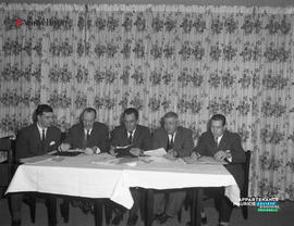 001 - Groupe d'hommes