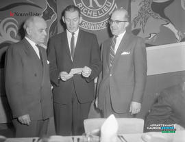 001 - Groupe d'hommes