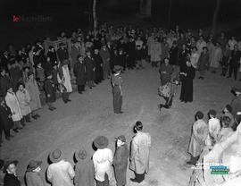 001 - Rassemblement de personnes