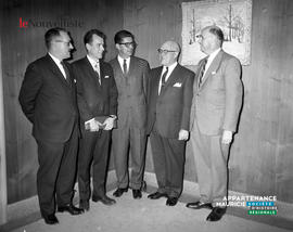 001 - Groupe d'hommes