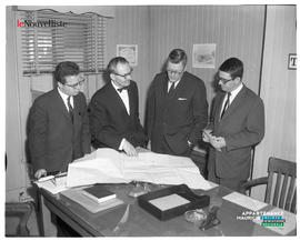 001 - Groupe d'hommes