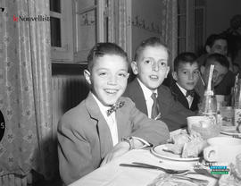 002 - Enfants à une réception