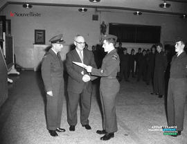 001 - Décorations aux cadets de l'air