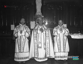 002 - Trois religieux