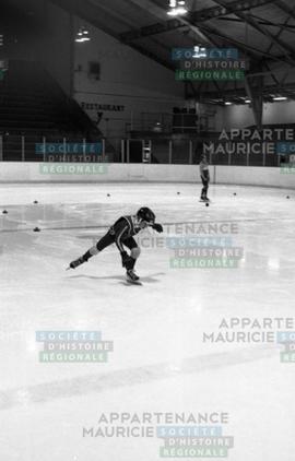 Jeune patinant
