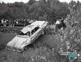 001 - Voiture accidentée