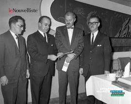 002 - Groupe d'hommes