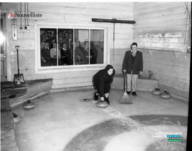 003 - Personnes jouant au curling