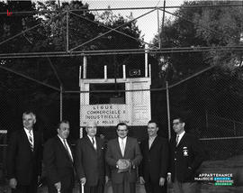 001 - Groupe d'hommes