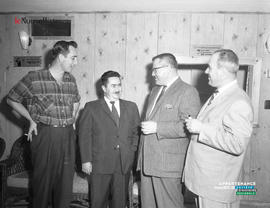 001 - Quatre hommes
