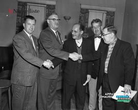 001 - Groupe d'hommes