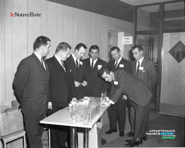 001 - Groupe d'hommes