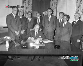 001 - Groupe signature