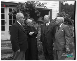 006 - Groupe d'hommes