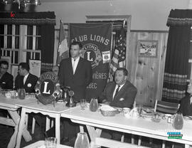 001 - Groupe d'hommes