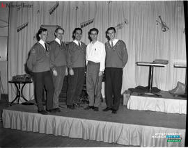 001 - Cinq hommes