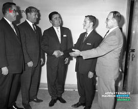 001 - Cinq hommes
