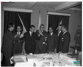001 - Groupe d'hommes