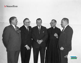 001 - Cinq hommes