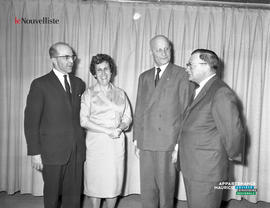 001 - Trois hommes et une femme