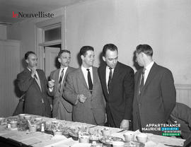 001 - Groupe d'hommes