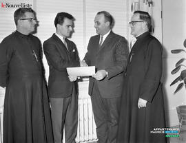 001 - Quatre hommes