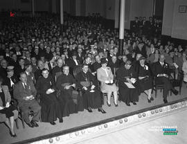 001 - Personnes dans une salle