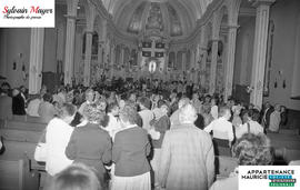 Foule dans une église