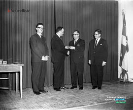 001 - Quatre hommes