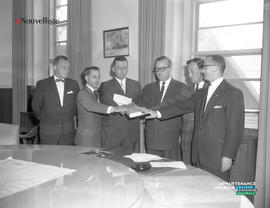 001 - Groupe d'hommes