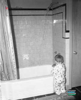 001 - Enfant lit
