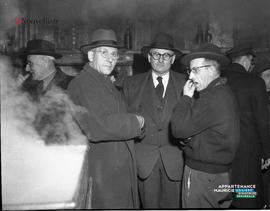 001 - Groupe d'hommes