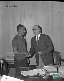 002 - Jeunes hommes