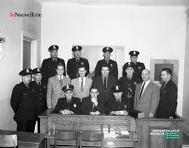 001 - Groupe de policiers