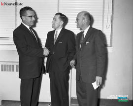 002 - Groupe d'hommes