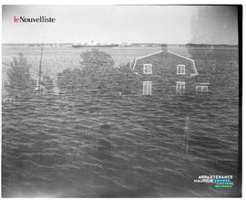 001 - Bateau et maison exposés sur le même film