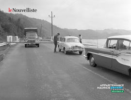 002 - Pont bloqué sur la route de la Baie