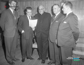 002 - Cinq hommes
