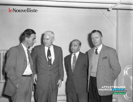 002 - Groupe d'hommes