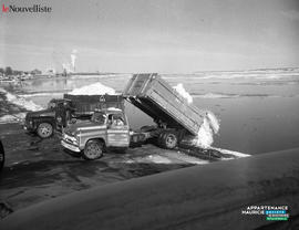 006 - Versement de la neige dans le fleuve