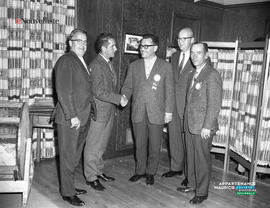 001 - Cinq hommes
