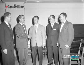 002 - Groupe d'hommes